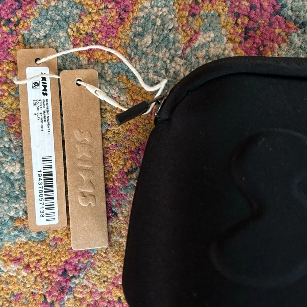 NWT SKIMS | Women’s Black Travel/Toiletry/Cosmetics Zip Top Embossed Logo Bag OS